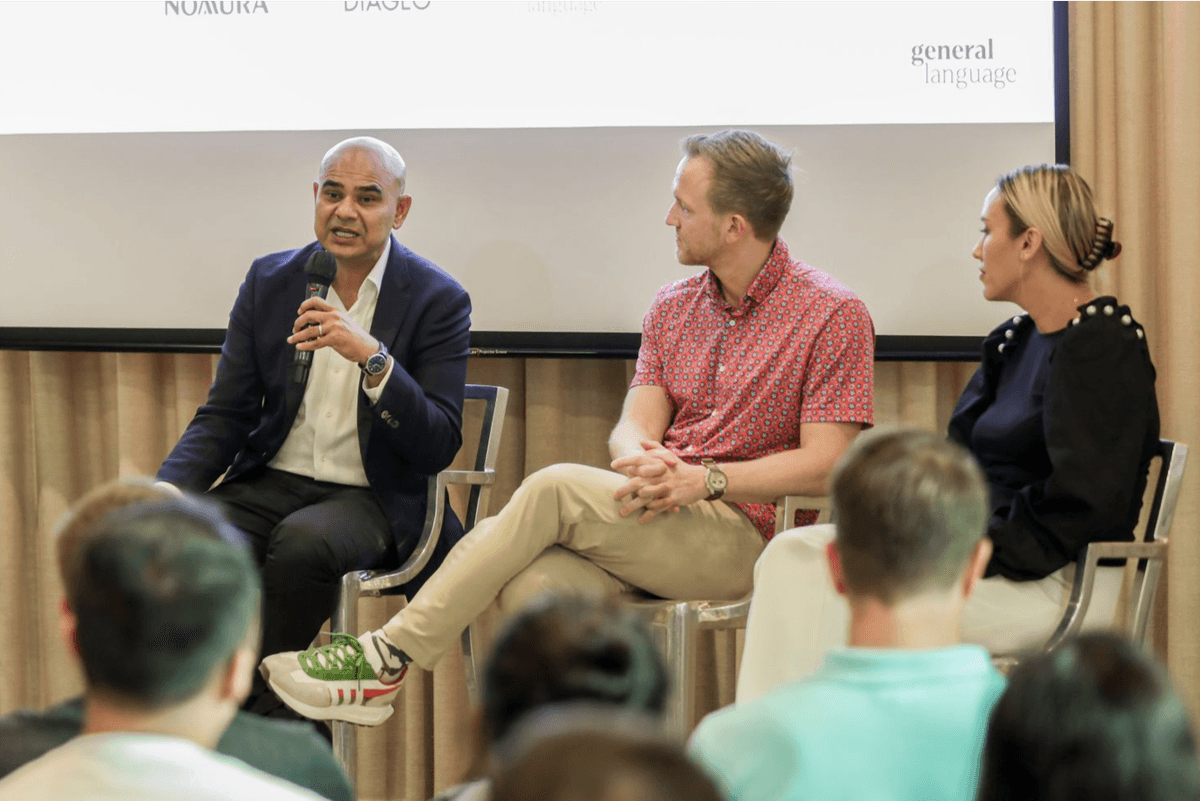 cover image of event - people dining in a corporate setting